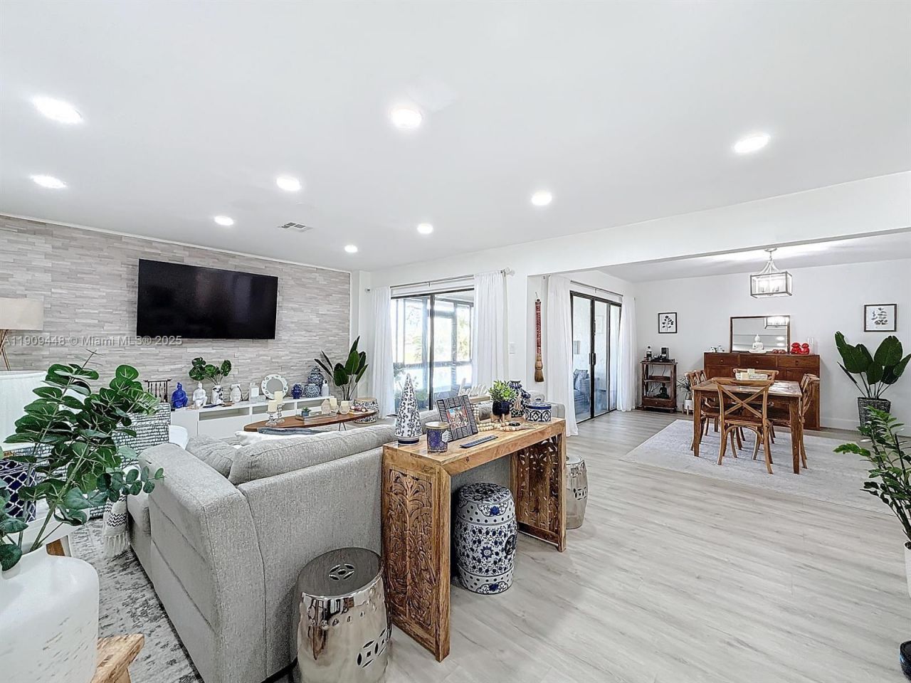 8117 NW 71st Ct, Tamarac, FL 33321 Photo