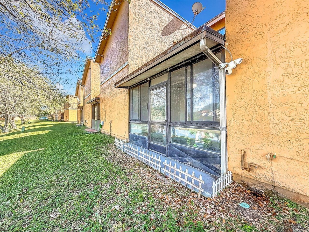 8117 NW 71st Ct, Tamarac, FL 33321 Photo