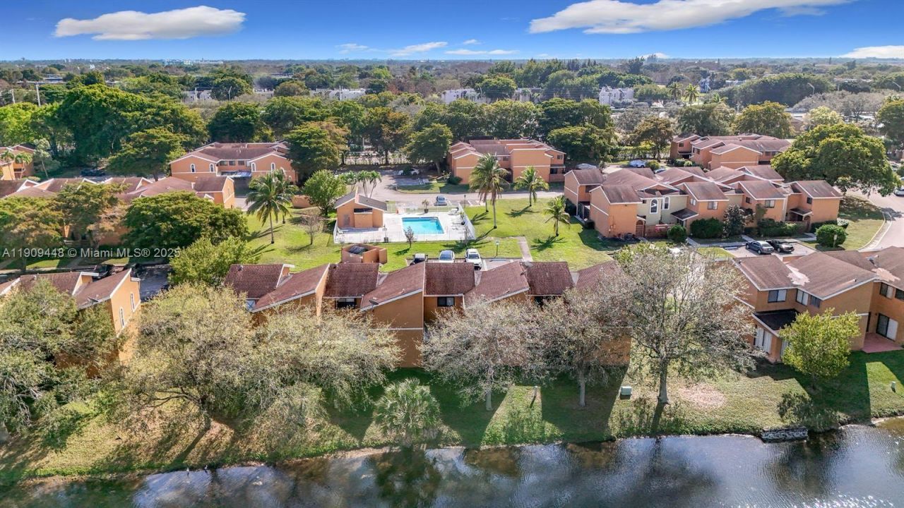 8117 NW 71st Ct, Tamarac, FL 33321 Photo