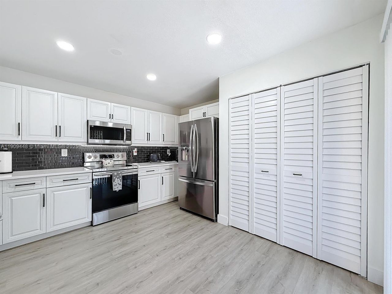 8117 NW 71st Ct, Tamarac, FL 33321 Photo