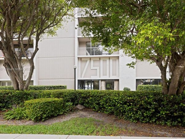 17500 N Bay Rd, Unit S301, Sunny Isles Beach, FL 33160