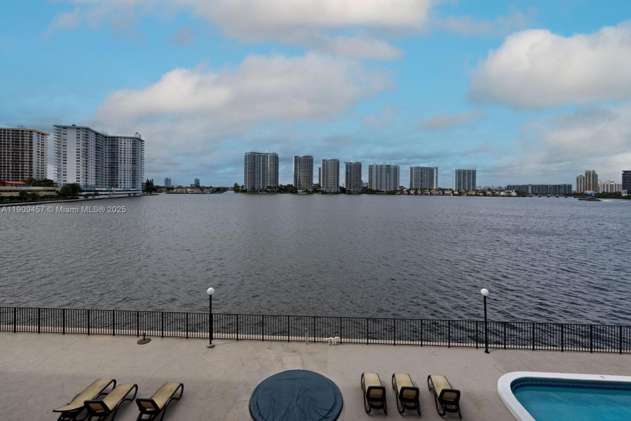 17500 N Bay Rd, Unit S301, Sunny Isles Beach, FL 33160 Photo