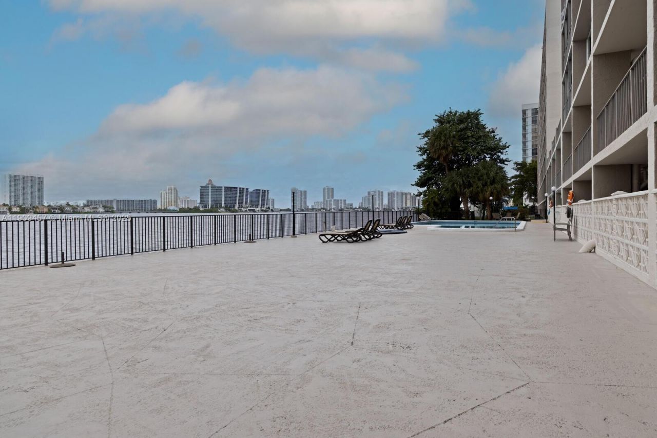 17500 N Bay Rd, Unit S301, Sunny Isles Beach, FL 33160 Photo