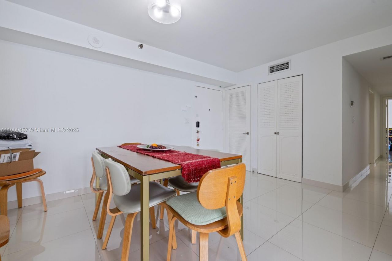 17500 N Bay Rd, Unit S301, Sunny Isles Beach, FL 33160 Photo