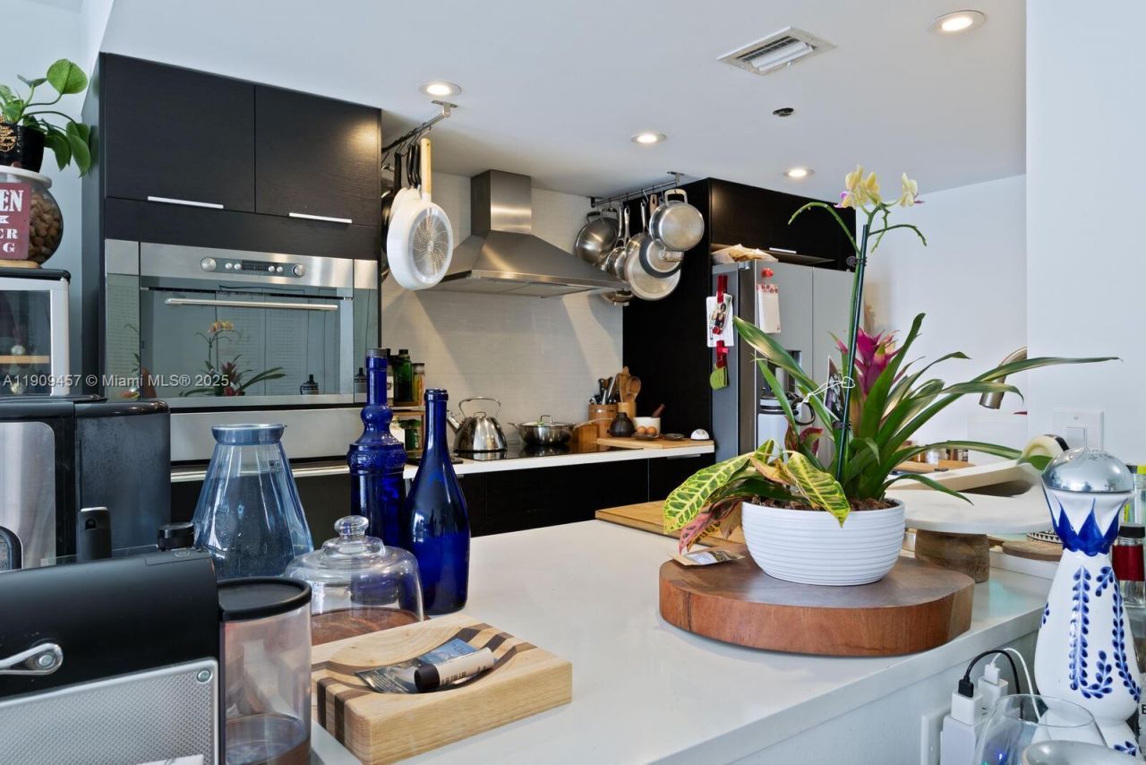 17500 N Bay Rd, Unit S301, Sunny Isles Beach, FL 33160 Photo