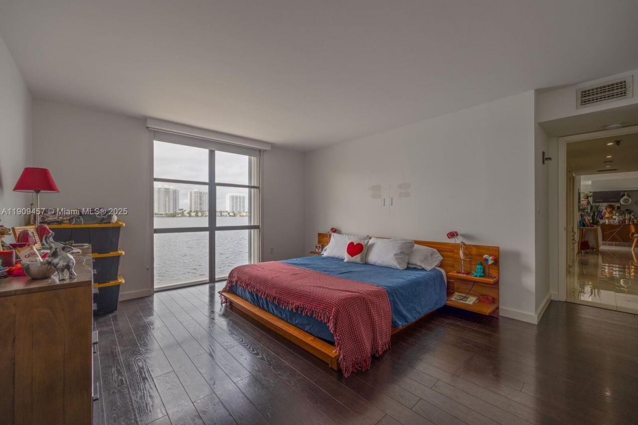 17500 N Bay Rd, Unit S301, Sunny Isles Beach, FL 33160 Photo