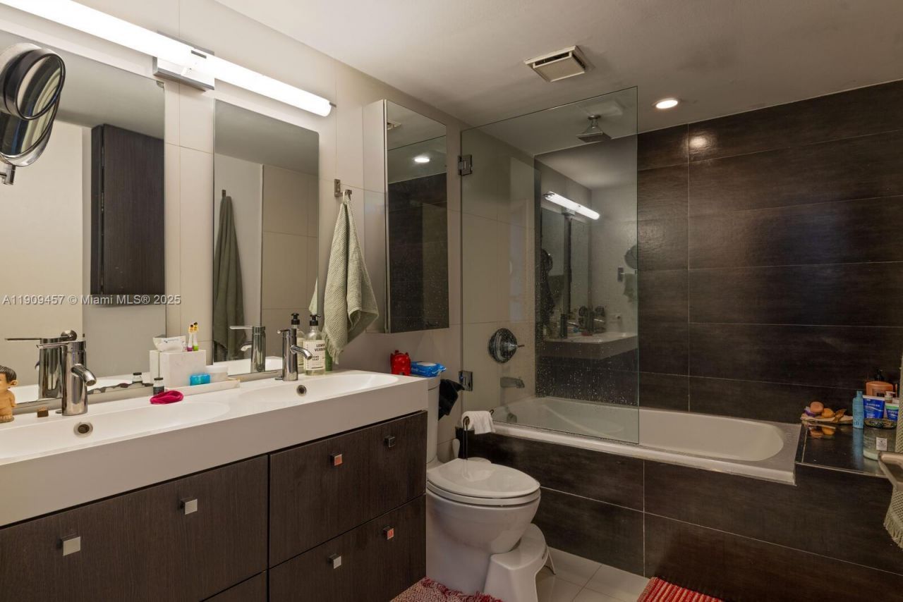 17500 N Bay Rd, Unit S301, Sunny Isles Beach, FL 33160 Photo