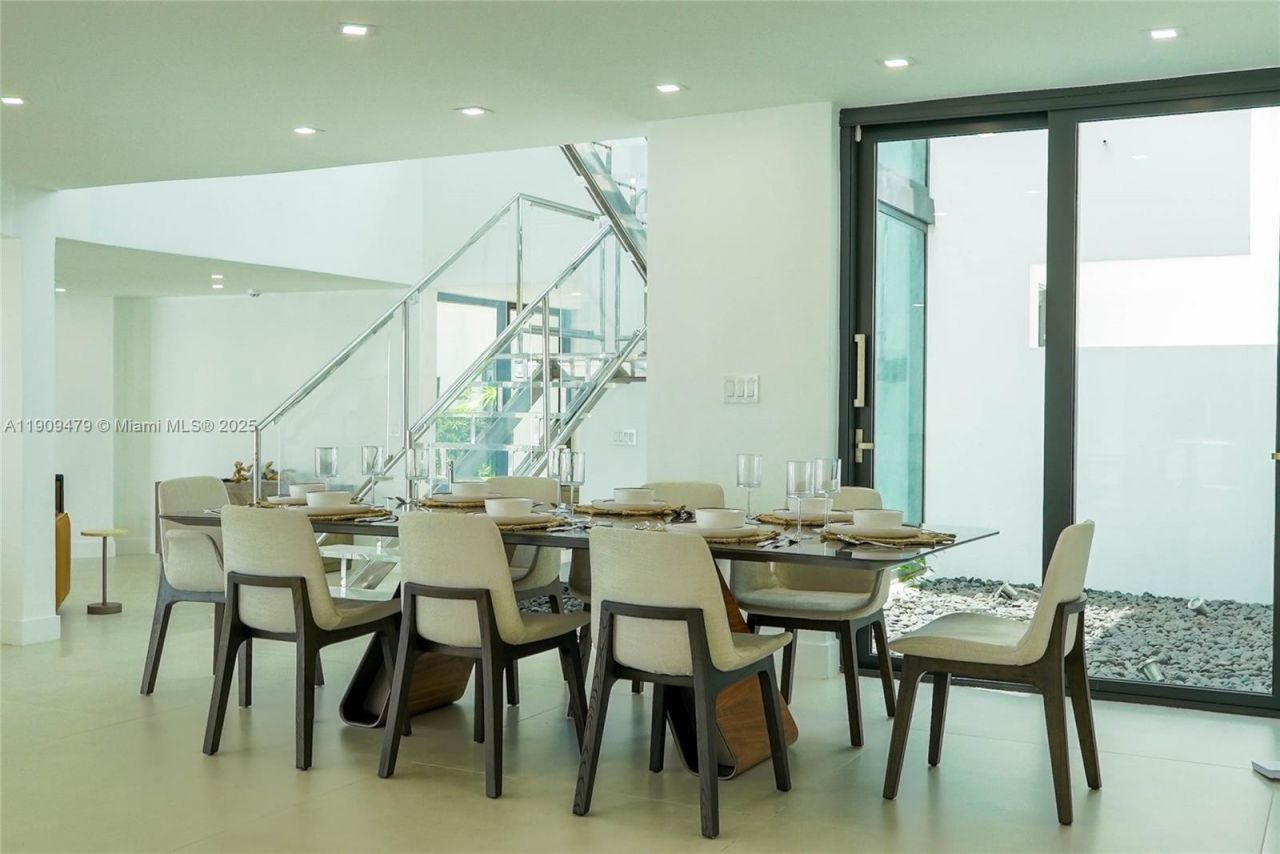 7720 Miami View Dr, North Bay Village, FL 33141 Photo