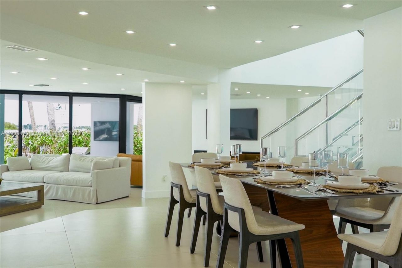 7720 Miami View Dr, North Bay Village, FL 33141 Photo