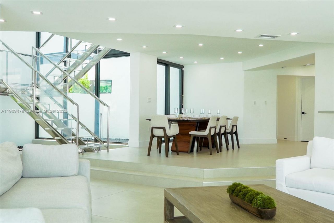 7720 Miami View Dr, North Bay Village, FL 33141 Photo