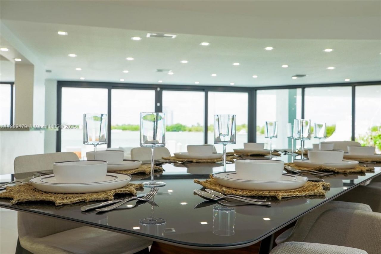 7720 Miami View Dr, North Bay Village, FL 33141 Photo