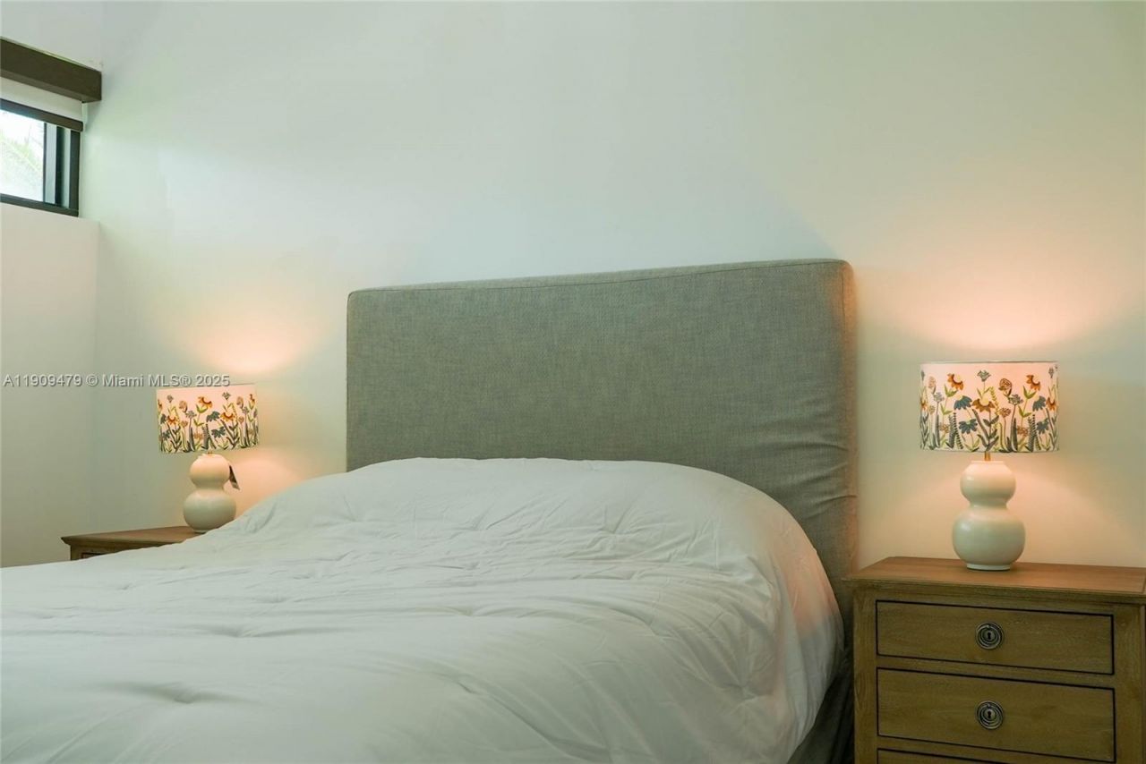 7720 Miami View Dr, North Bay Village, FL 33141 Photo