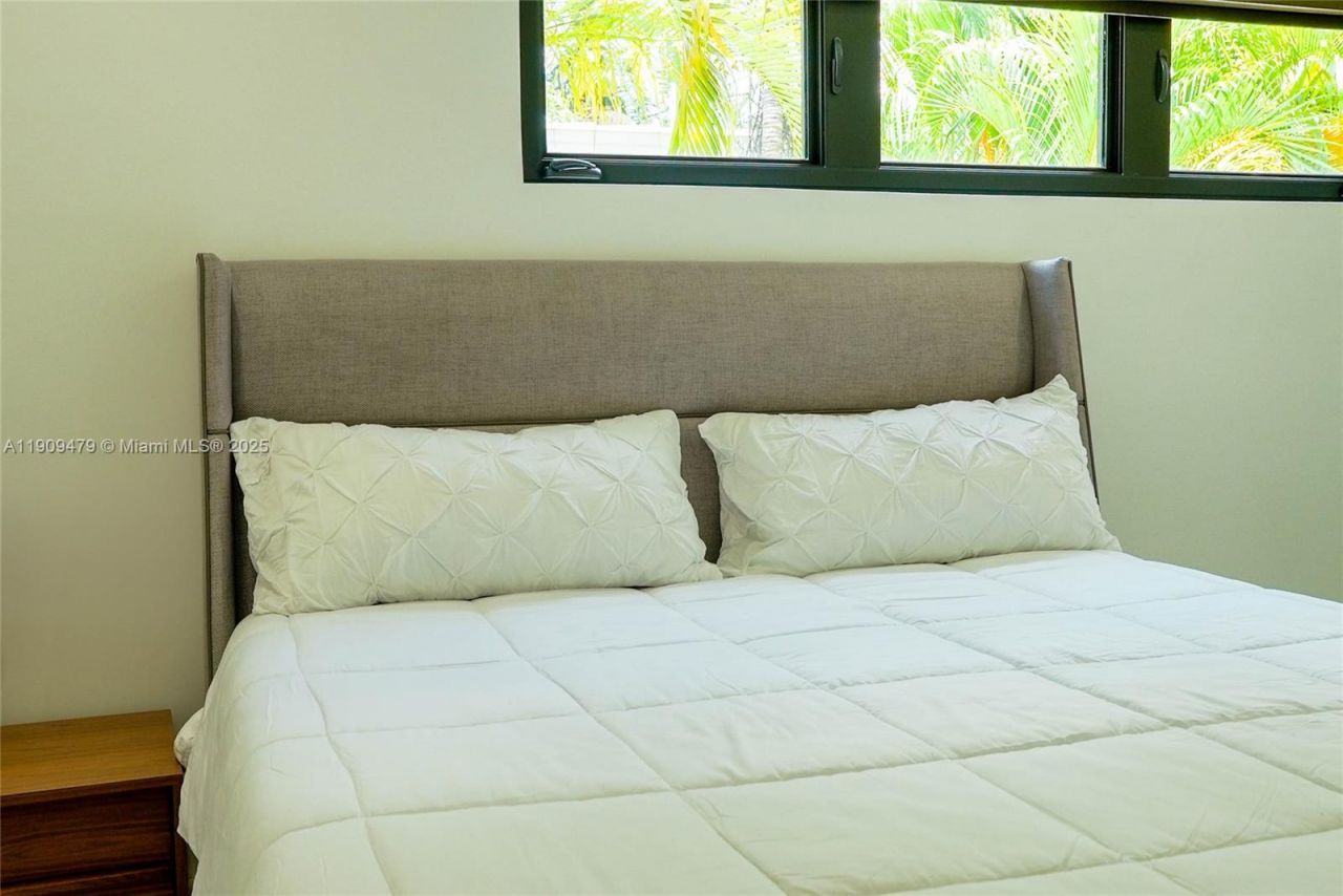 7720 Miami View Dr, North Bay Village, FL 33141 Photo