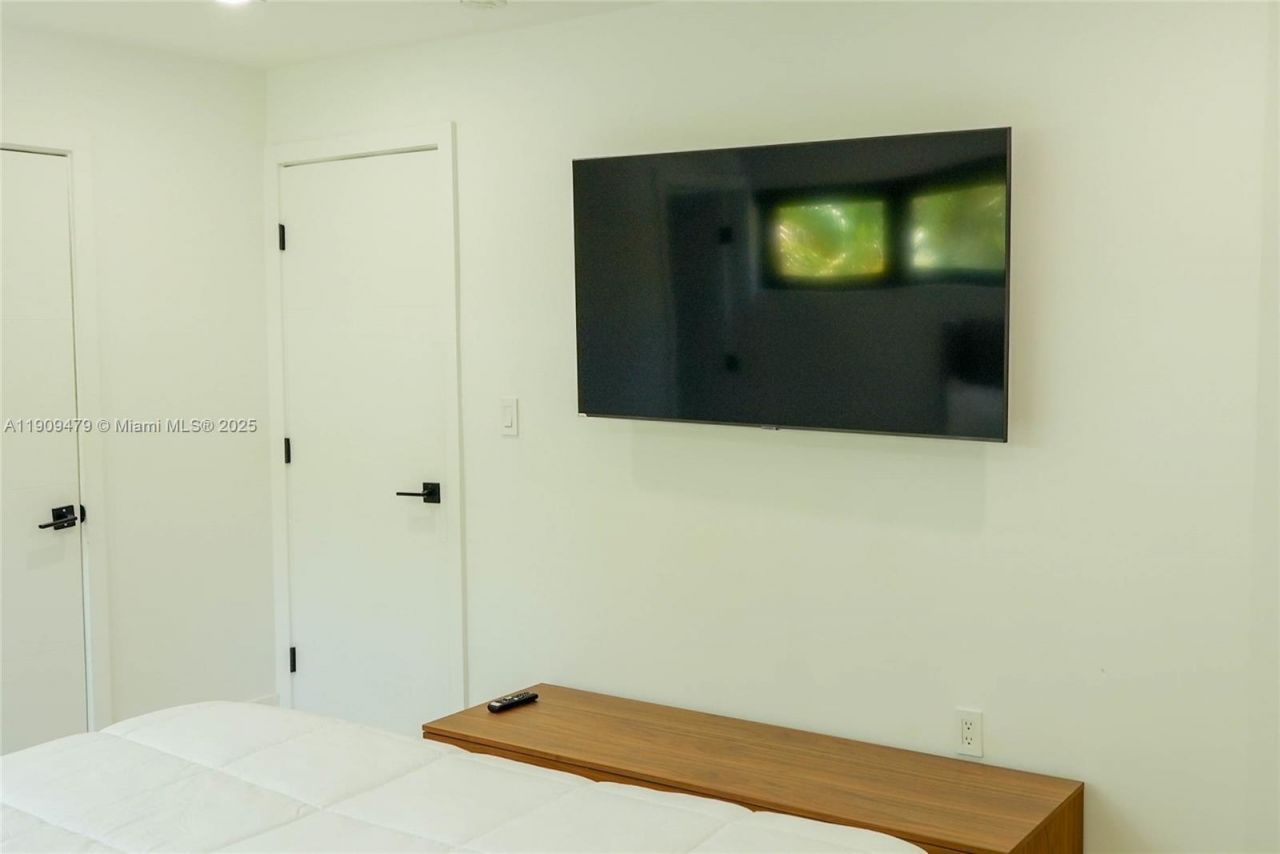 7720 Miami View Dr, North Bay Village, FL 33141 Photo