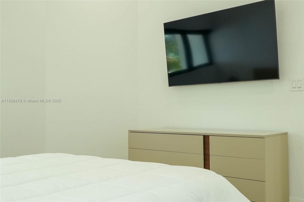 7720 Miami View Dr, North Bay Village, FL 33141 Photo