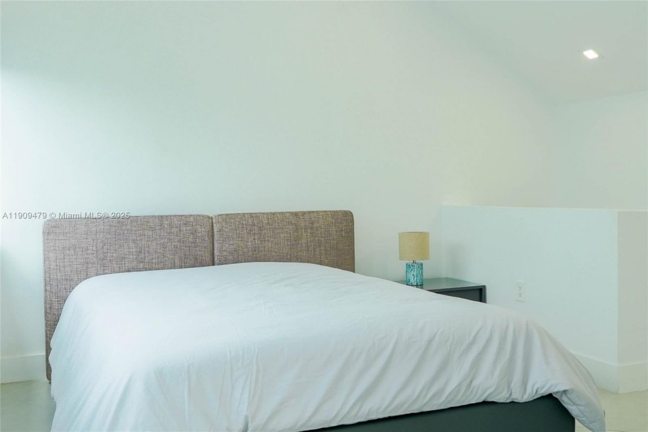 7720 Miami View Dr, North Bay Village, FL 33141 Photo