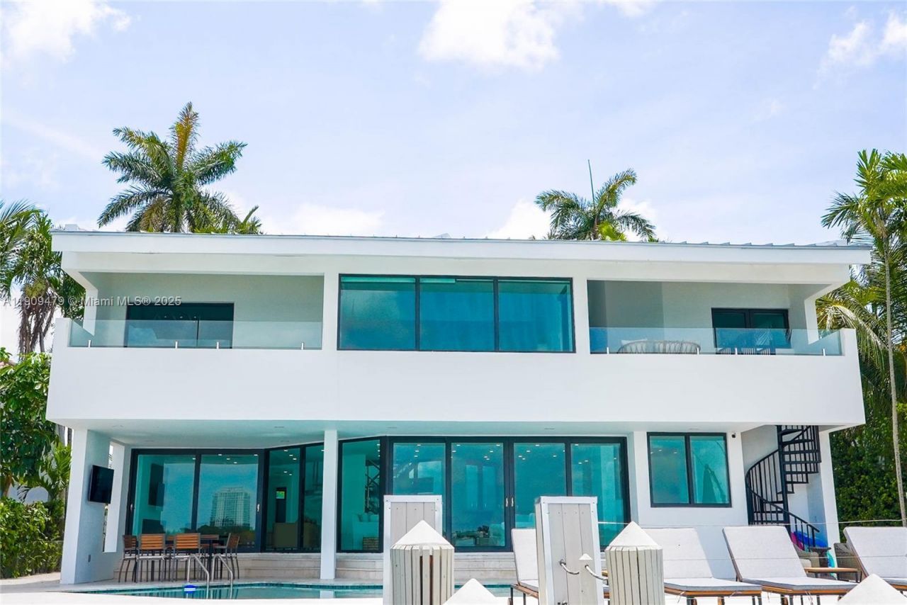 7720 Miami View Dr, North Bay Village, FL 33141 Photo