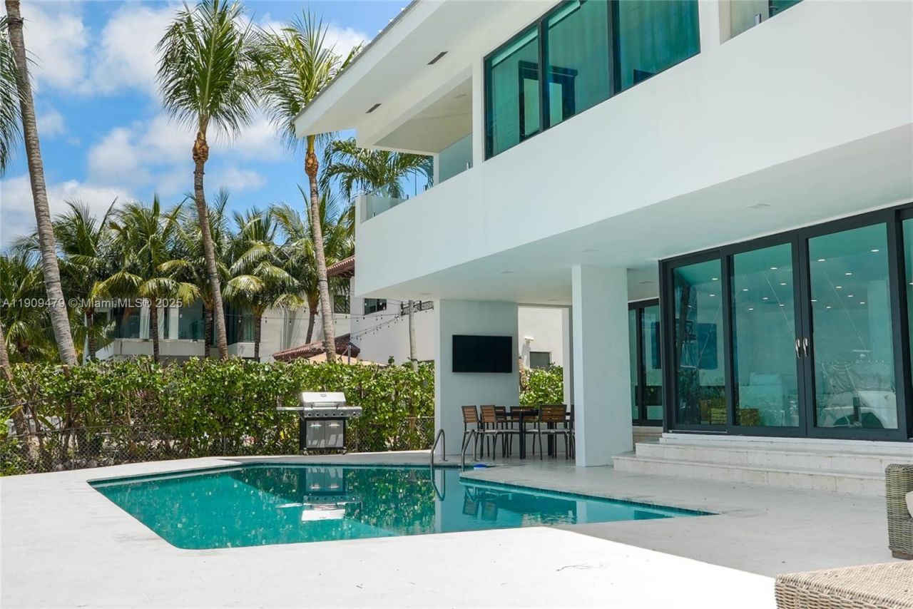 7720 Miami View Dr, North Bay Village, FL 33141 Photo