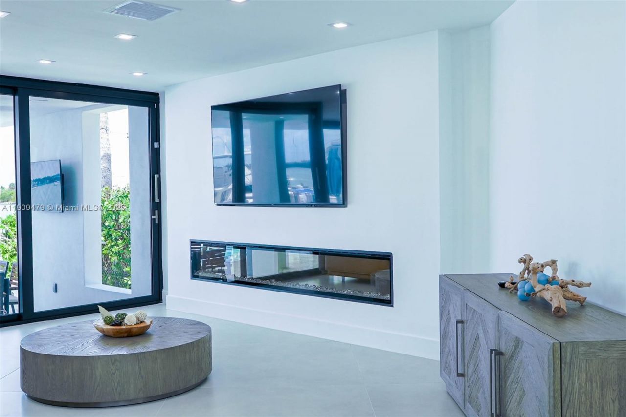 7720 Miami View Dr, North Bay Village, FL 33141 Photo