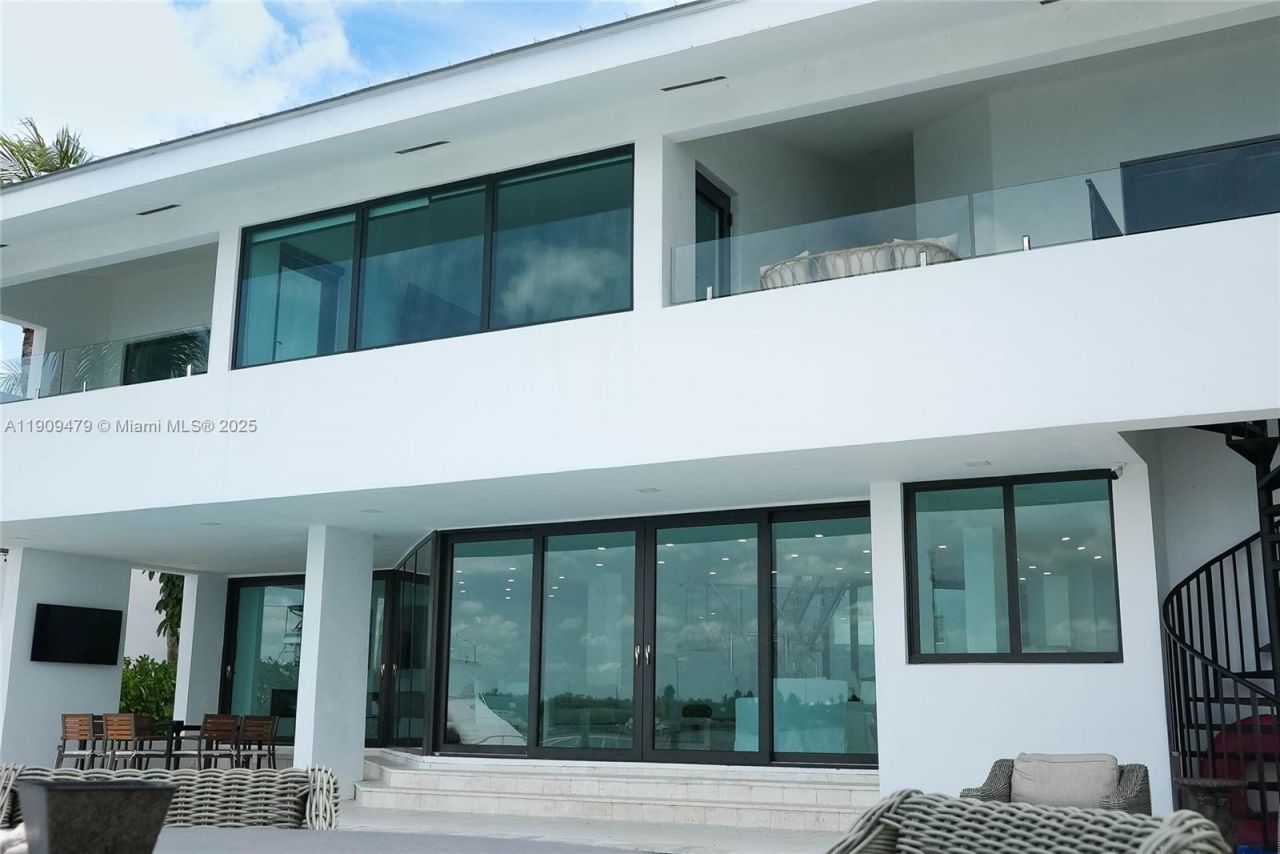 7720 Miami View Dr, North Bay Village, FL 33141 Photo