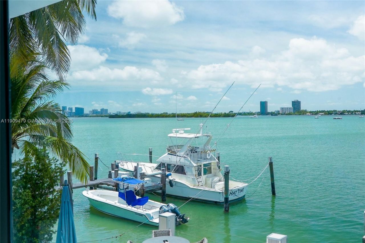 7720 Miami View Dr, North Bay Village, FL 33141 Photo