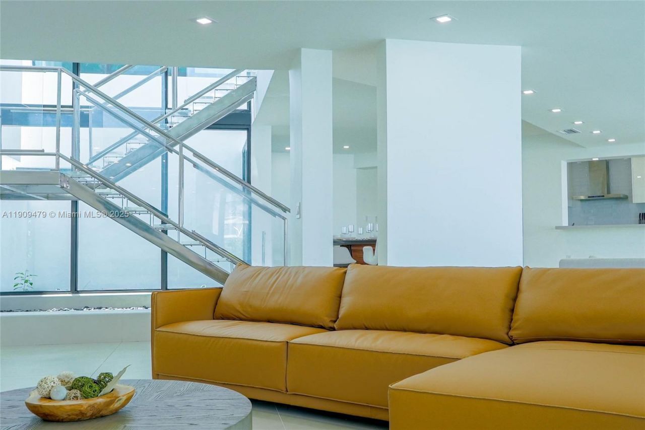 7720 Miami View Dr, North Bay Village, FL 33141 Photo