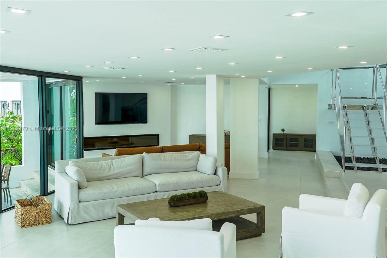 7720 Miami View Dr, North Bay Village, FL 33141 Photo