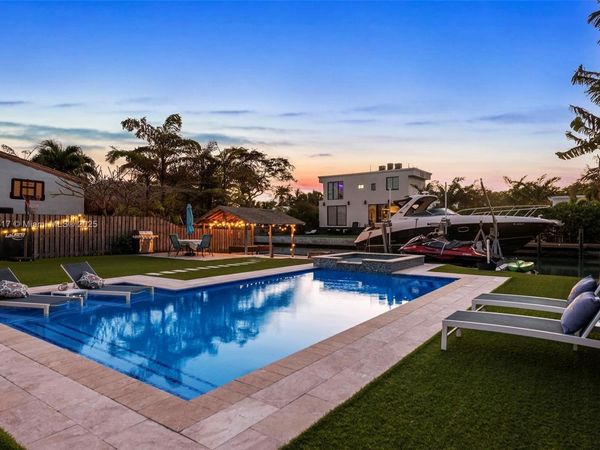 7940 Hawthorne Ave, Miami Beach, FL 33141