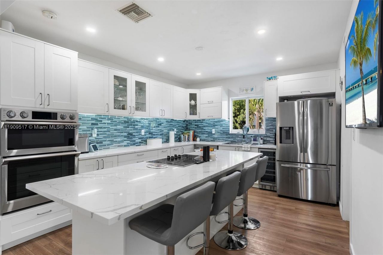 7940 Hawthorne Ave, Miami Beach, FL 33141 Photo