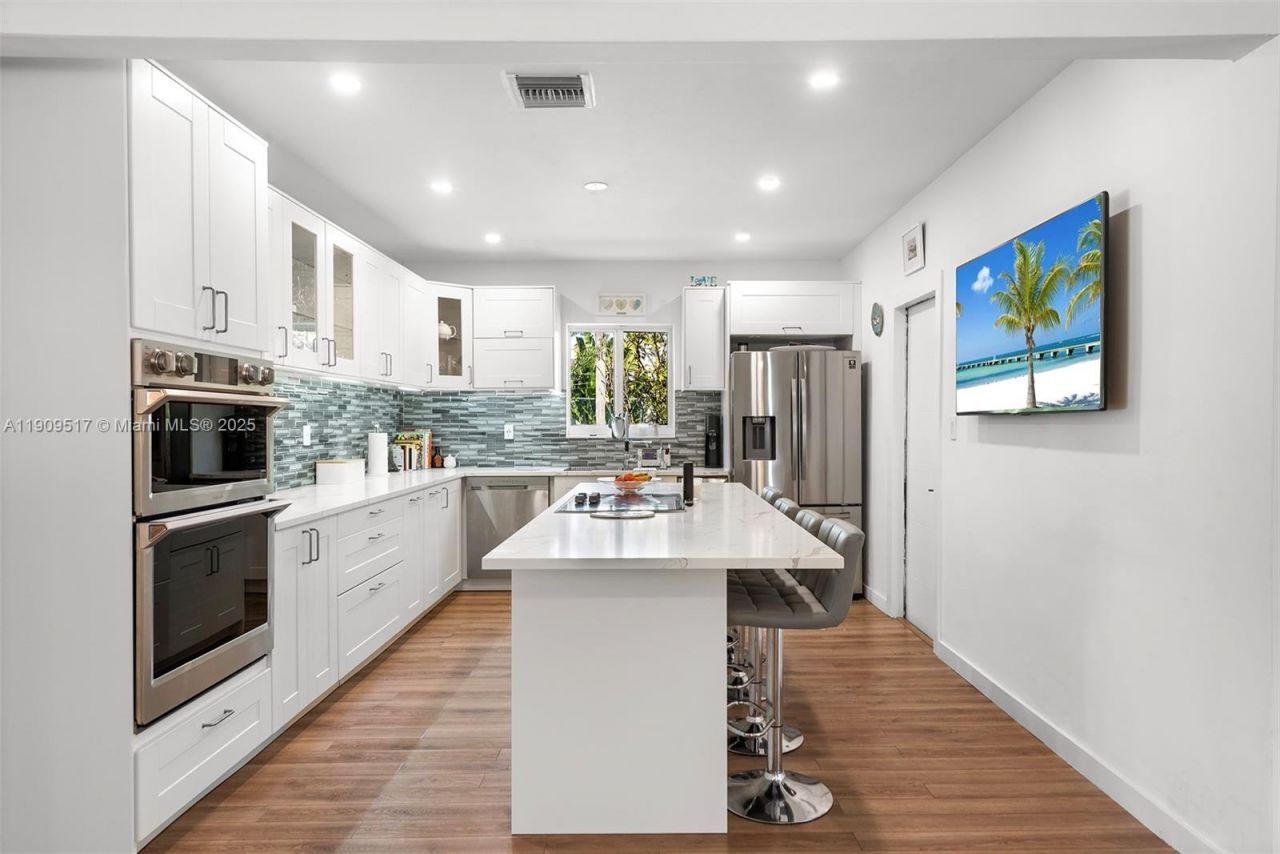 7940 Hawthorne Ave, Miami Beach, FL 33141 Photo