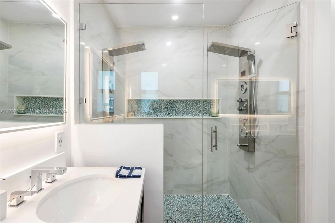 7940 Hawthorne Ave, Miami Beach, FL 33141 Photo