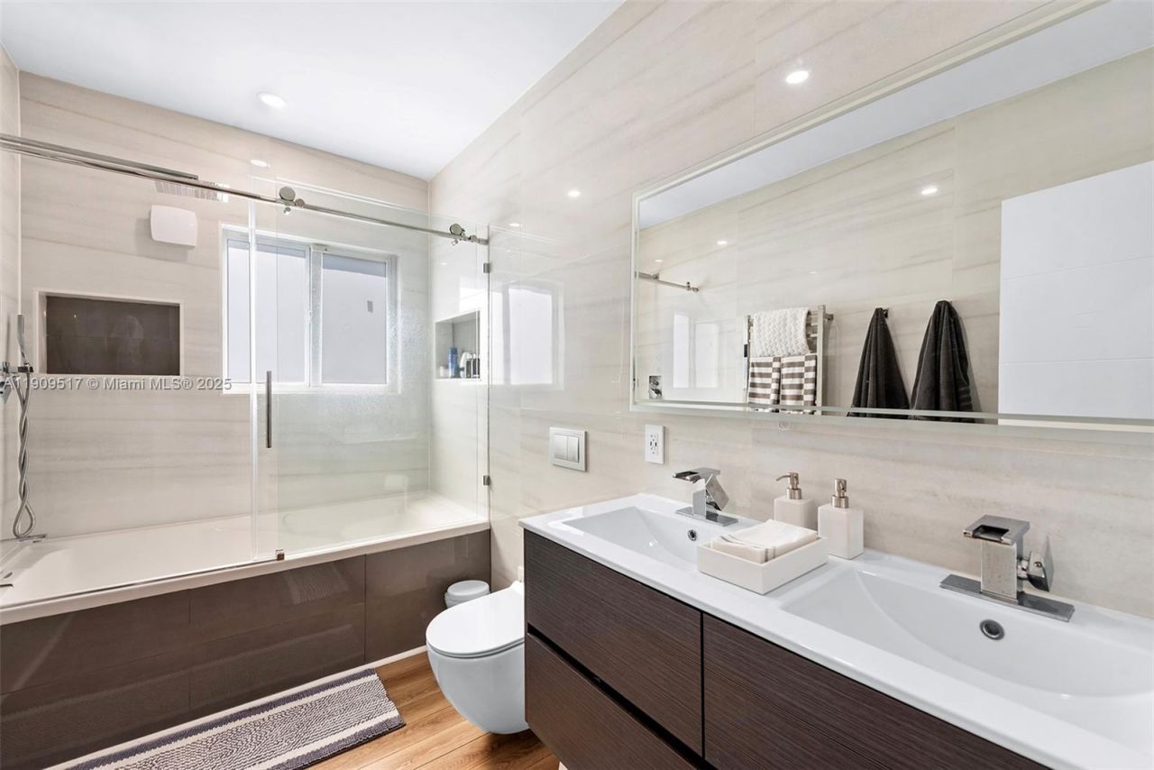 7940 Hawthorne Ave, Miami Beach, FL 33141 Photo