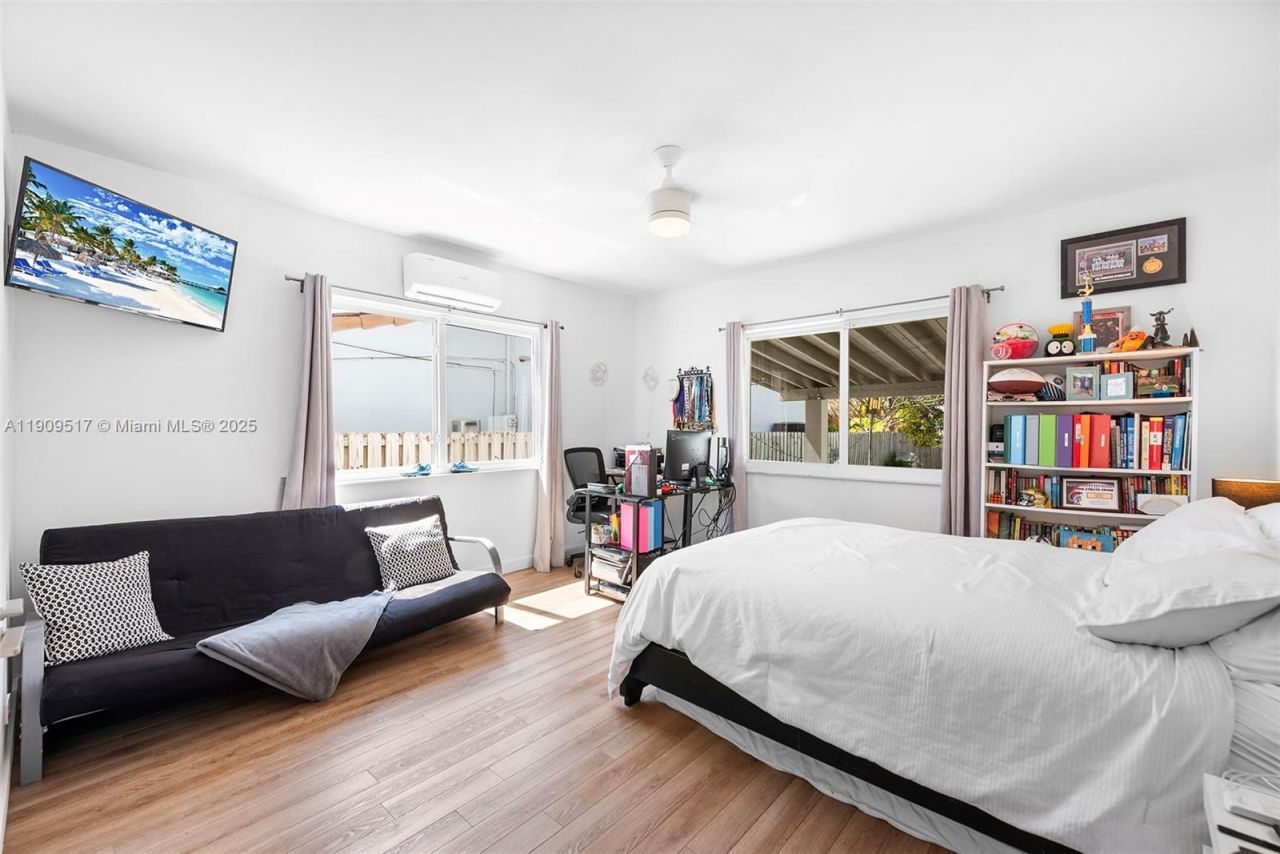 7940 Hawthorne Ave, Miami Beach, FL 33141 Photo