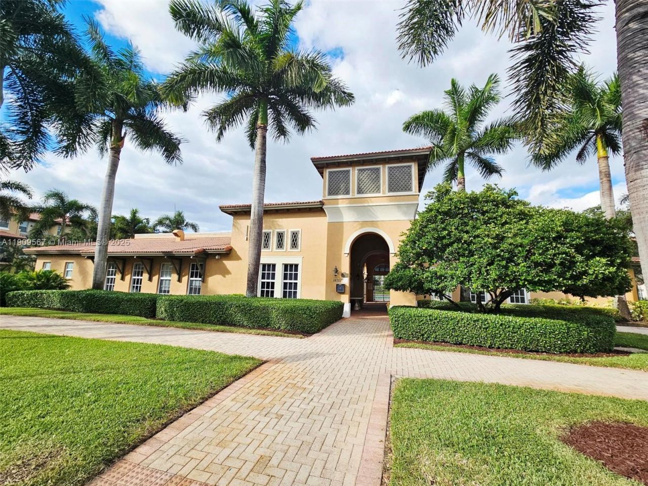 809 SW 147 Ave, Unit 1401, Pembroke Pines, FL 33027 Photo