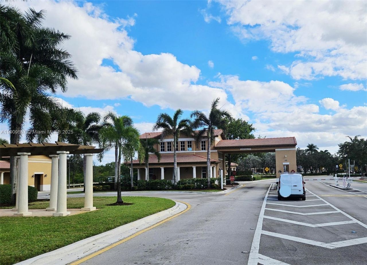 809 SW 147 Ave, Unit 1401, Pembroke Pines, FL 33027 Photo