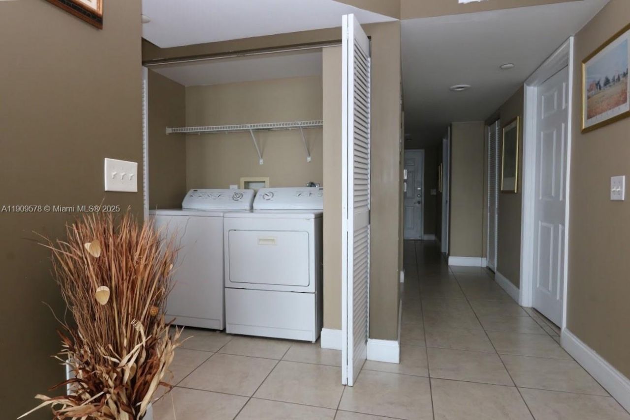 17800 N Bay Rd, Unit 404, Sunny Isles Beach, FL 33160 Photo