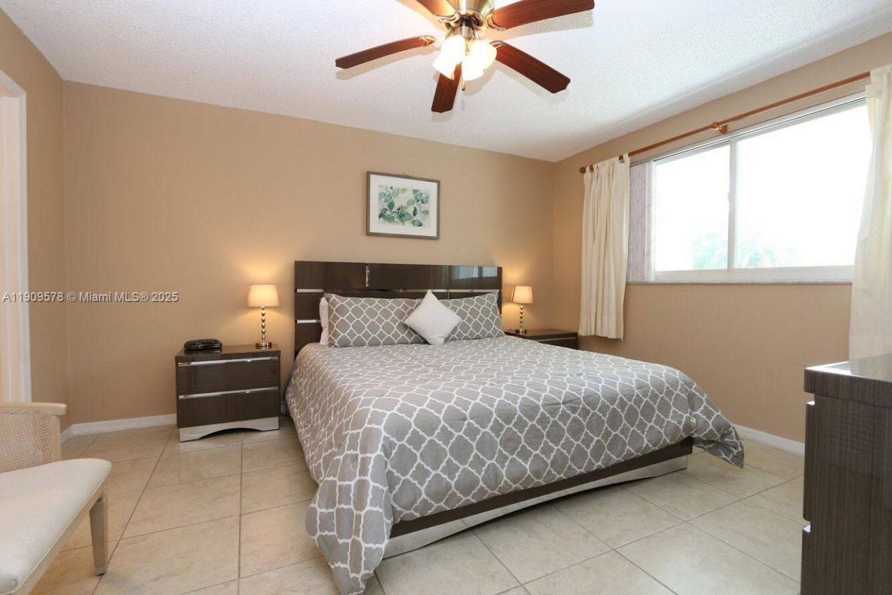 17800 N Bay Rd, Unit 404, Sunny Isles Beach, FL 33160 Photo