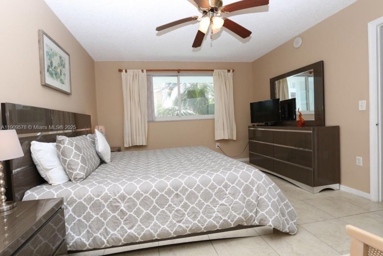 17800 N Bay Rd, Unit 404, Sunny Isles Beach, FL 33160 Photo