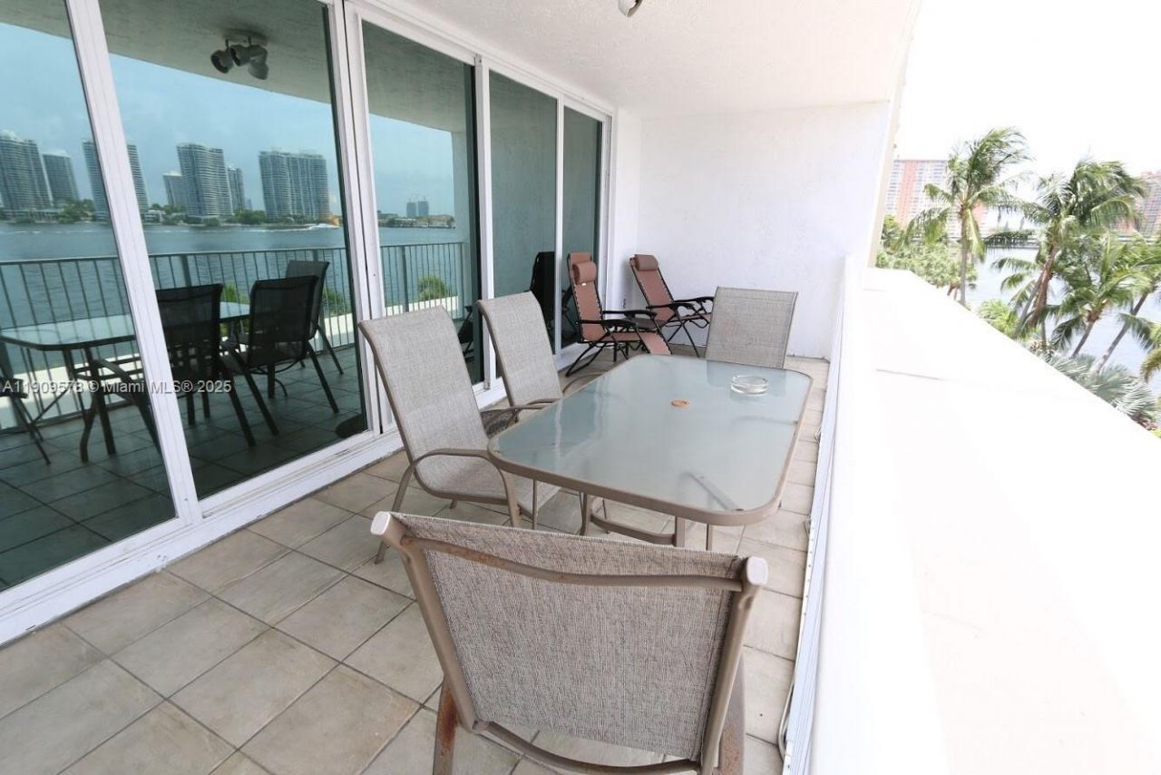 17800 N Bay Rd, Unit 404, Sunny Isles Beach, FL 33160 Photo