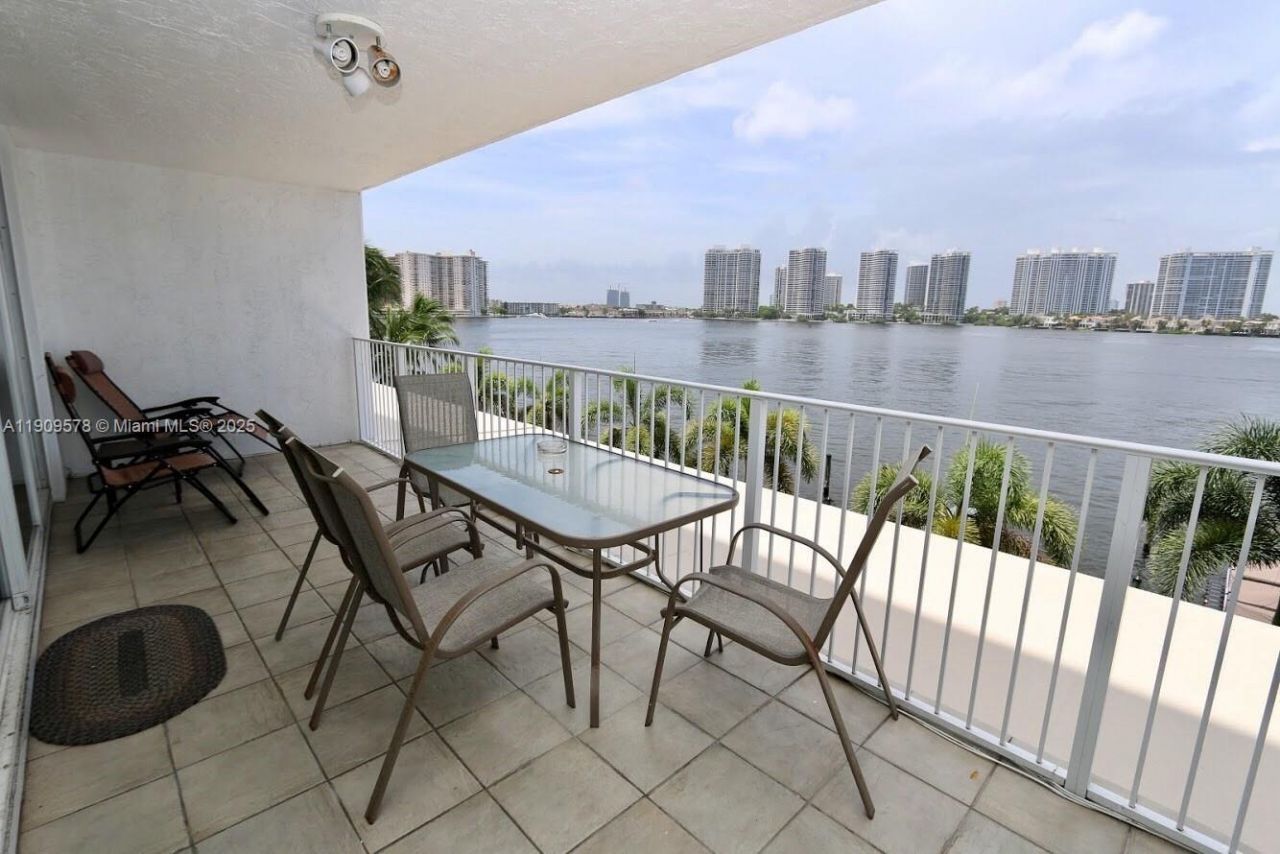 17800 N Bay Rd, Unit 404, Sunny Isles Beach, FL 33160 Photo