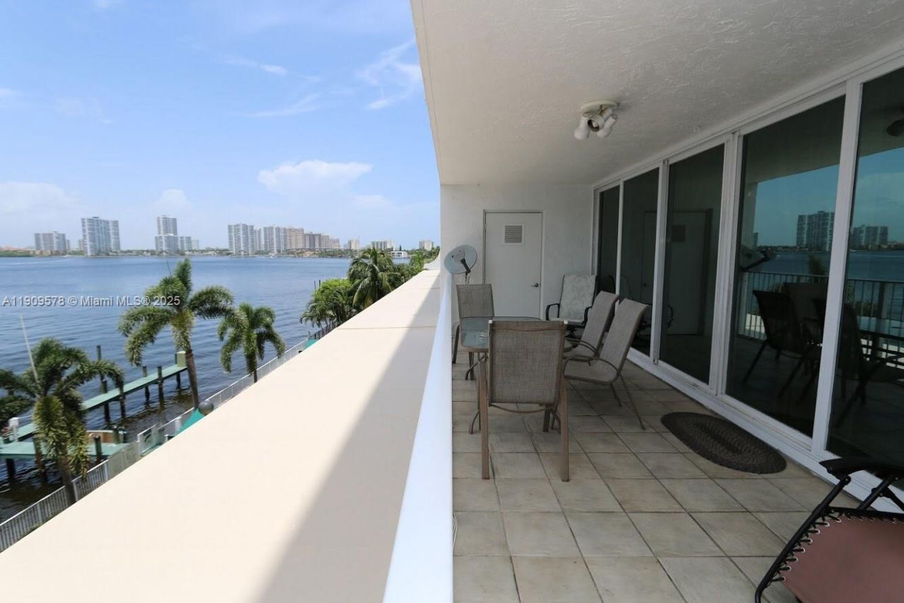 17800 N Bay Rd, Unit 404, Sunny Isles Beach, FL 33160 Photo