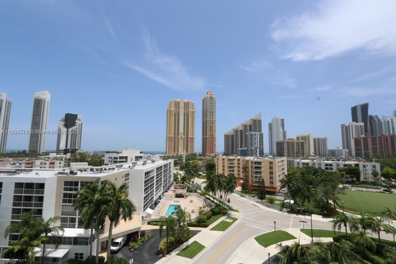 17800 N Bay Rd, Unit 404, Sunny Isles Beach, FL 33160 Photo