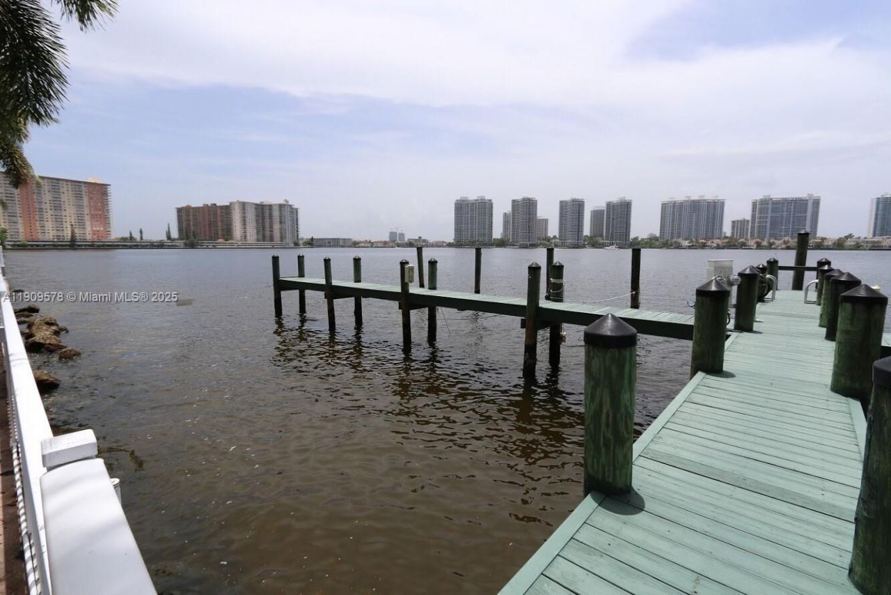 17800 N Bay Rd, Unit 404, Sunny Isles Beach, FL 33160 Photo