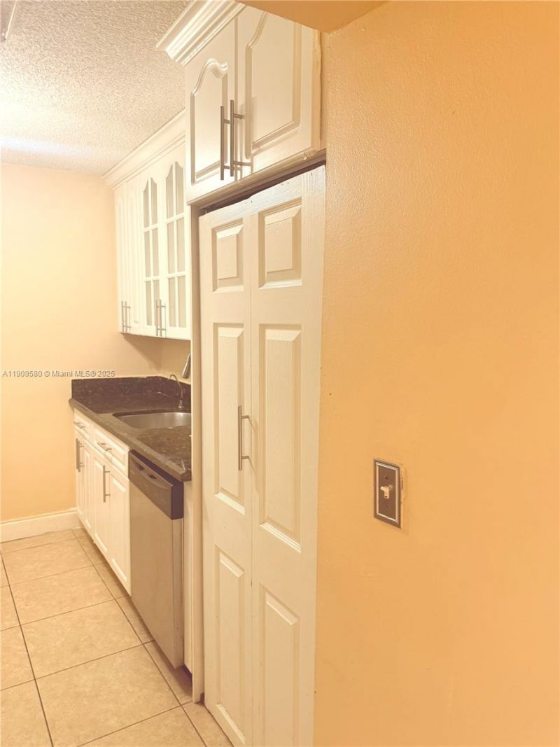 8200 SW 210th St, Unit 311, Cutler Bay, FL 33189 Photo