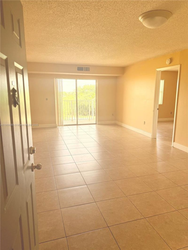 8200 SW 210th St, Unit 311, Cutler Bay, FL 33189 Photo