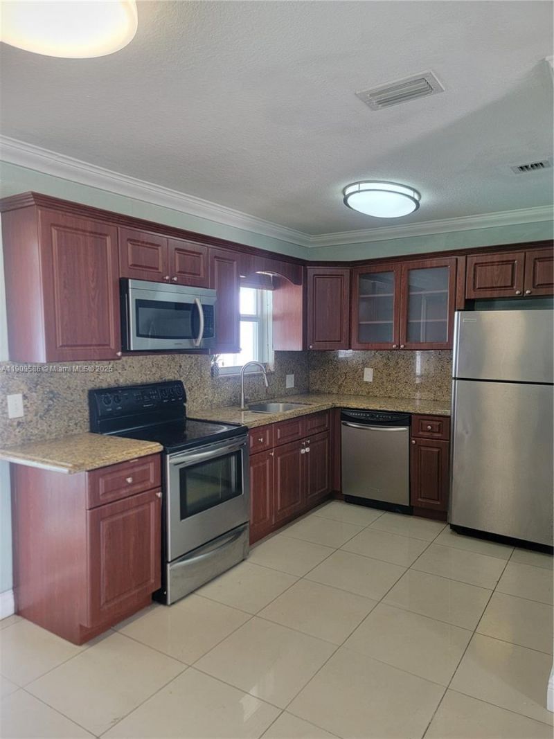 25 E 53rd Ter, Hialeah, FL 33013 Photo