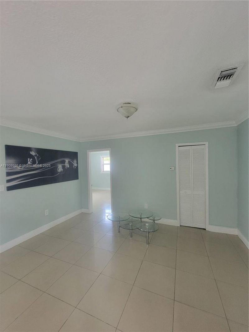 25 E 53rd Ter, Hialeah, FL 33013 Photo