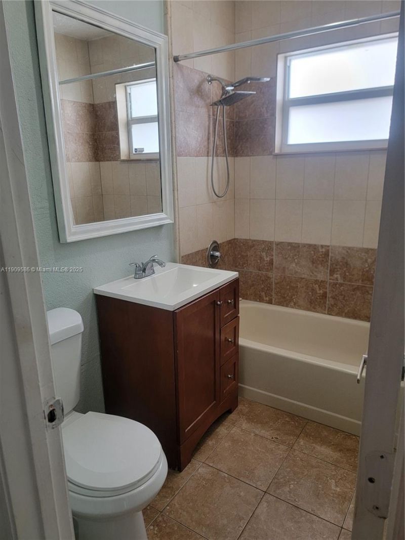 25 E 53rd Ter, Hialeah, FL 33013 Photo