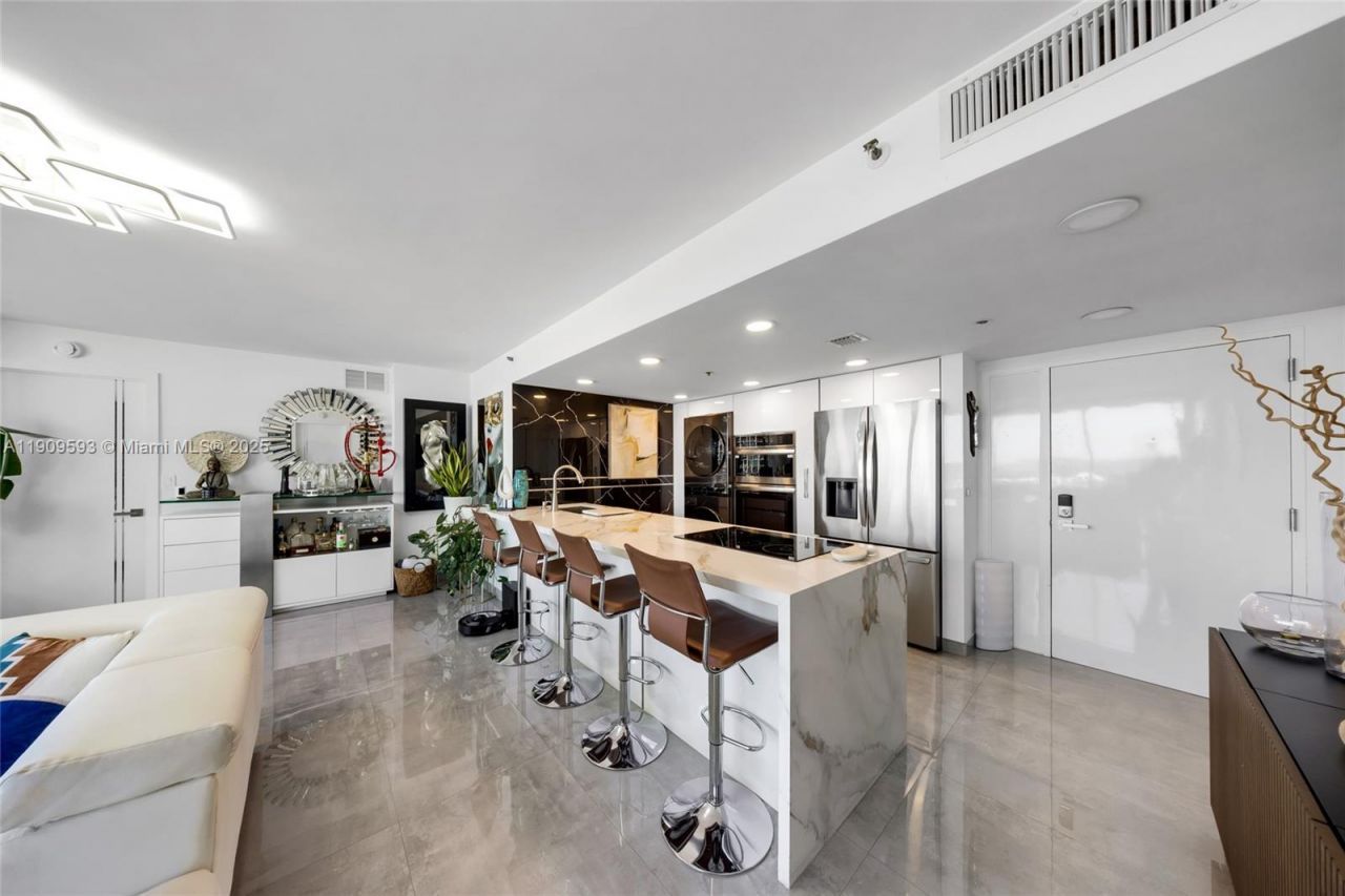 7601 E Treasure Dr, Unit 1216, North Bay Village, FL 33141 Photo