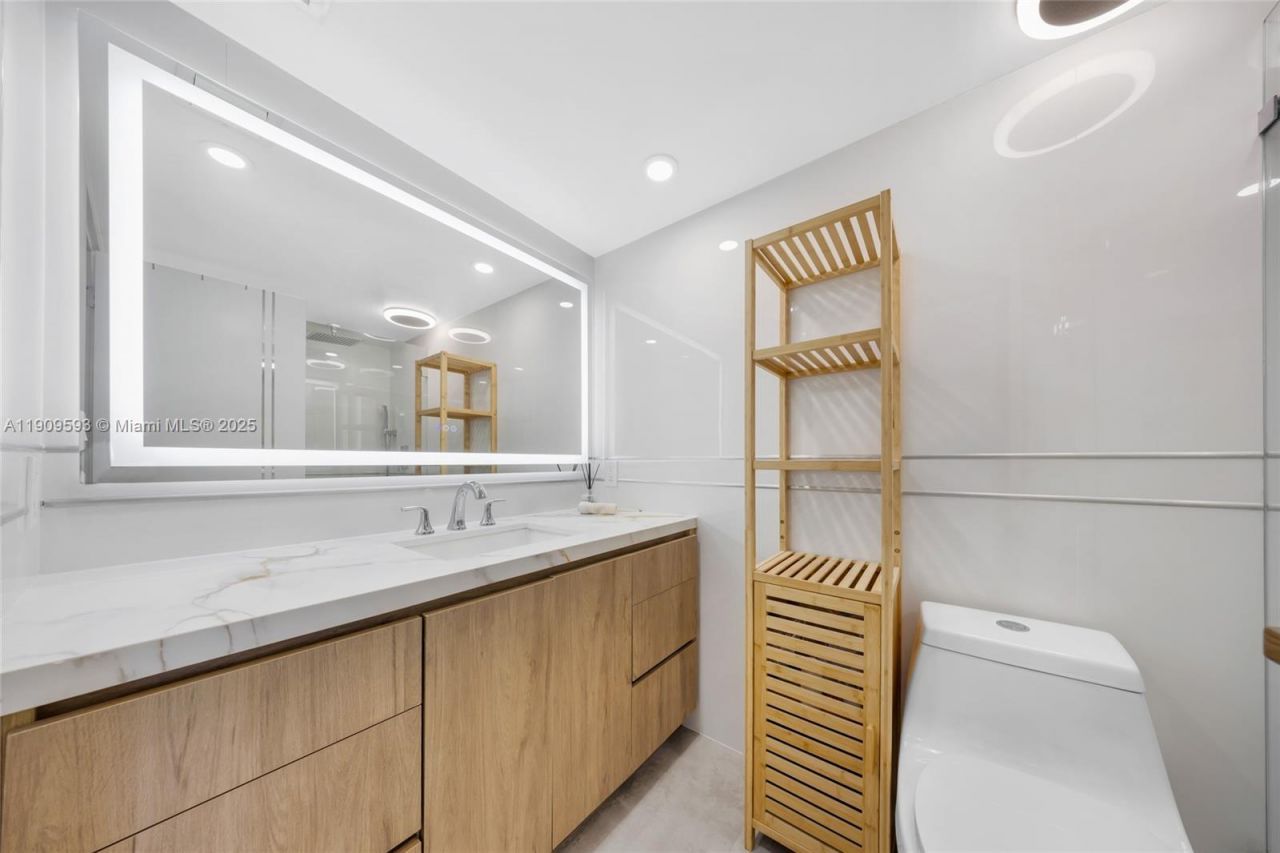 7601 E Treasure Dr, Unit 1216, North Bay Village, FL 33141 Photo